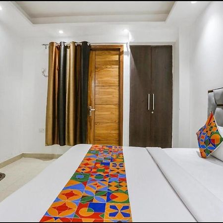 Hotel 24By7 Nueva Delhi Exterior foto